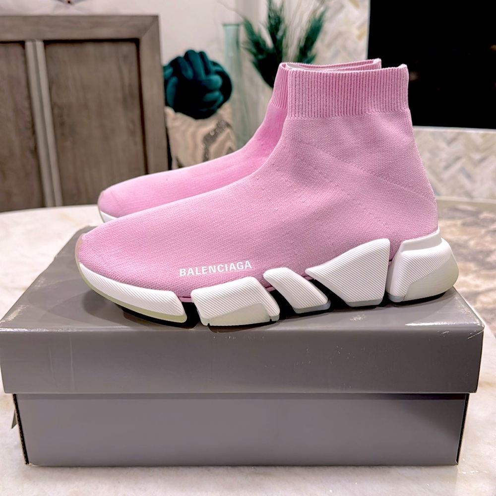 BRAND NEW - WOMEN'S SPEED 2.0 KNIT SNEAKER LIGHT PINK SZ 40